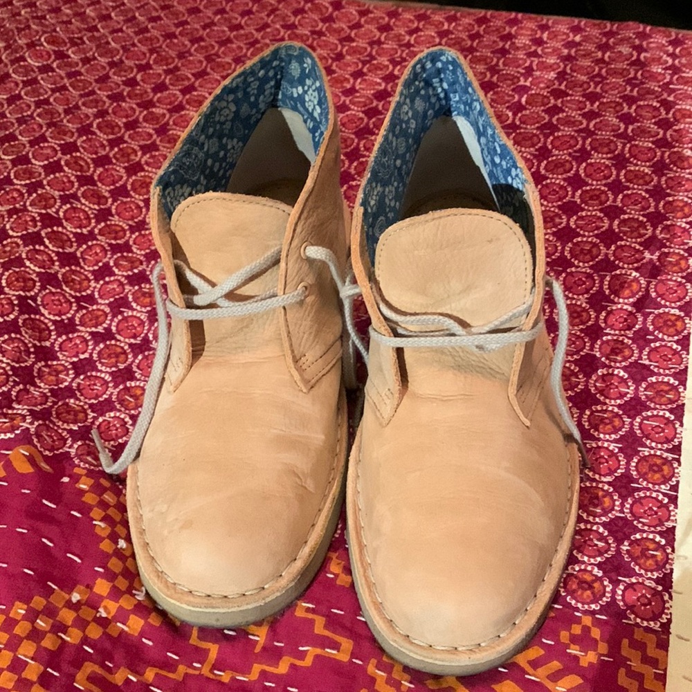 Clarks Desert suede leather boot with paisley cloth lining